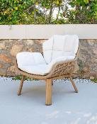 Fauteuil Butaca Imitation bois et résine tressée tissus beige coussin