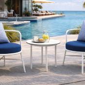 Ensemble bas relax 2 fauteuils 1 table ronde diamètre 60cm blanc tissus bleu marin