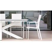 2 Fauteuils à manger structure blanche tissus blanc