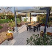 Pergola bioclimatique aluminium anthracite 10.80 m² lames toit écru