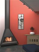 Cheminée d'angle avec porte en verre et cadre anthracite, rebord en marbre travertin 10.5 Kw